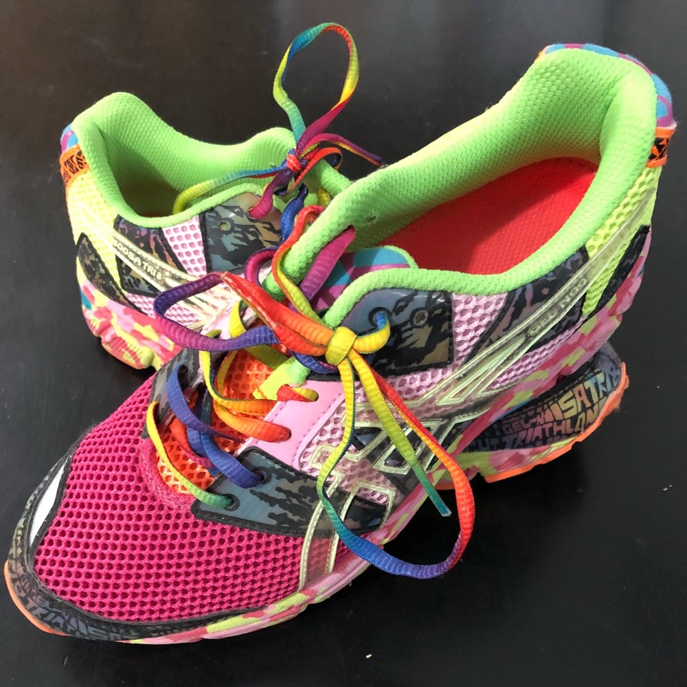 ASICS Noosa Gel size 6Y